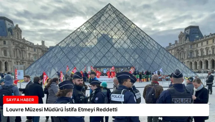 Louvre Müzesi Müdürü İstifa Etmeyi Reddetti