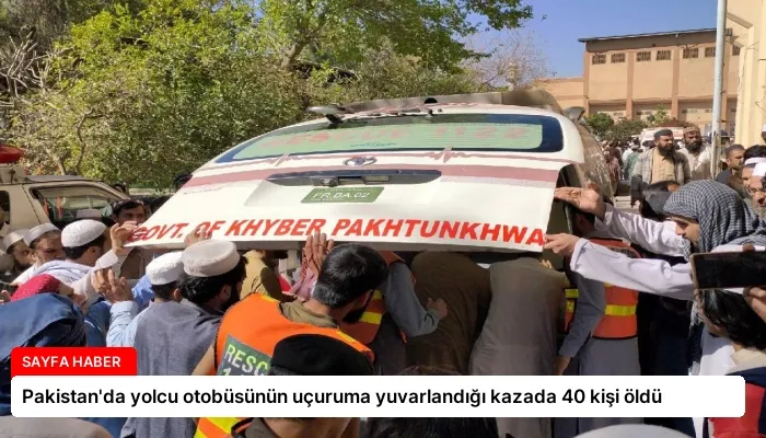 Pakistan’da yolcu otobüsünün uçuruma yuvarlandığı kazada 40 kişi öldü
